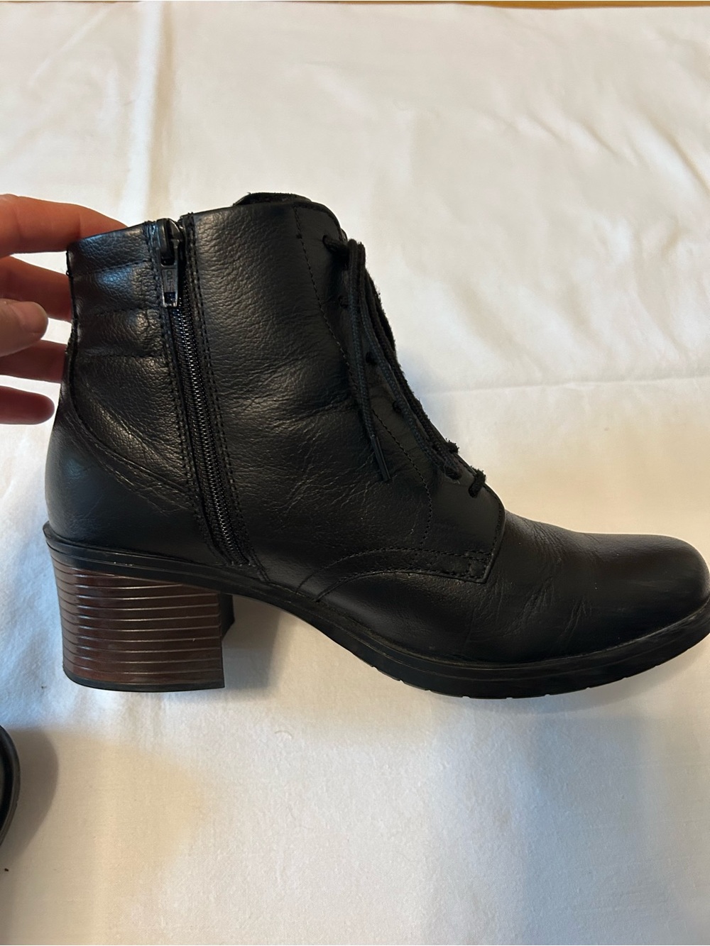 Clarks Collection Black Leather Lace-Up Ankle Booties with Side Zip - Picture 4 of 11